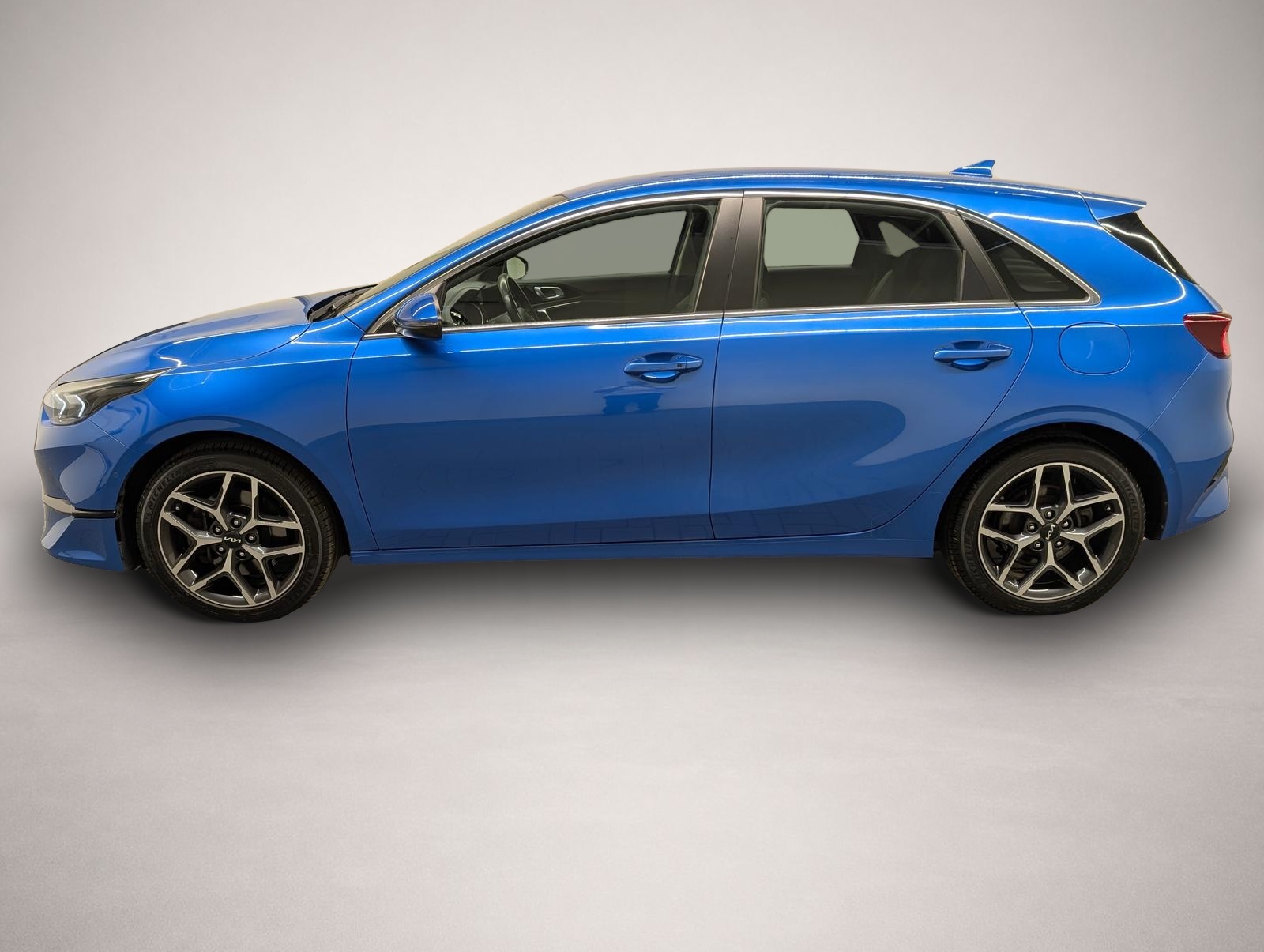 KIA cee'd / Ceed (10/2021, Benzin)