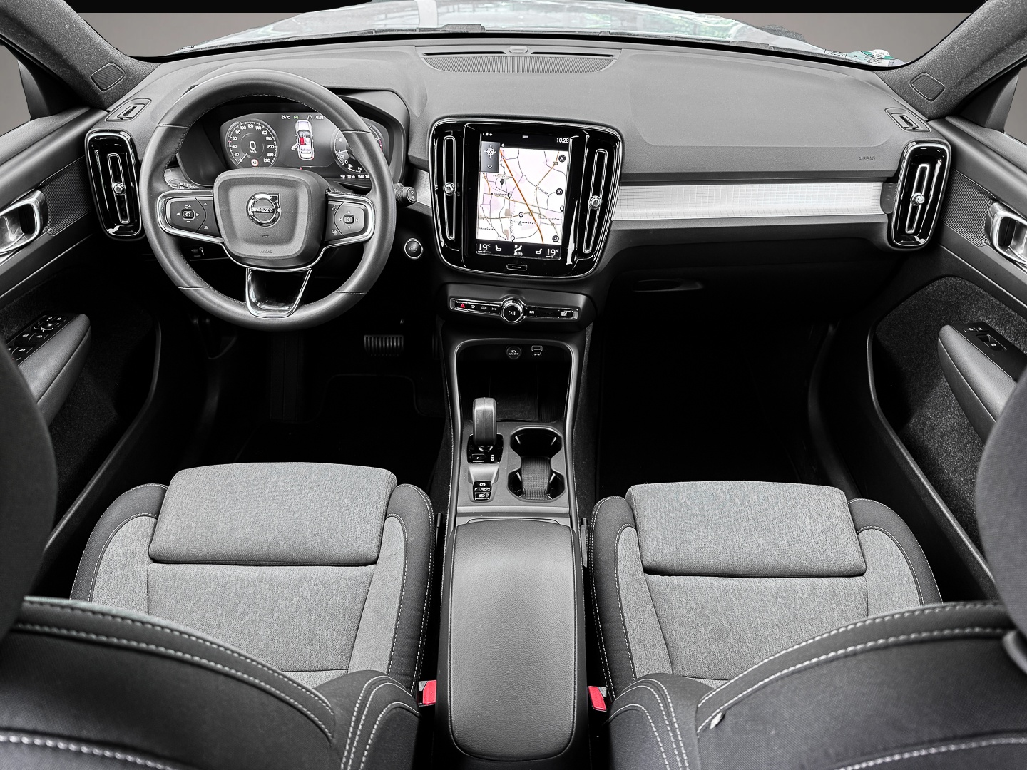 Volvo XC40 (12/2023, Benzin)