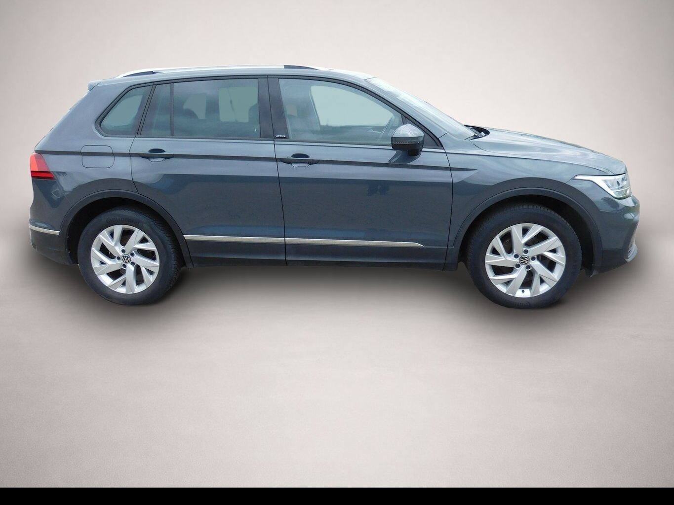 Volkswagen Tiguan (12/2022, Benzin)