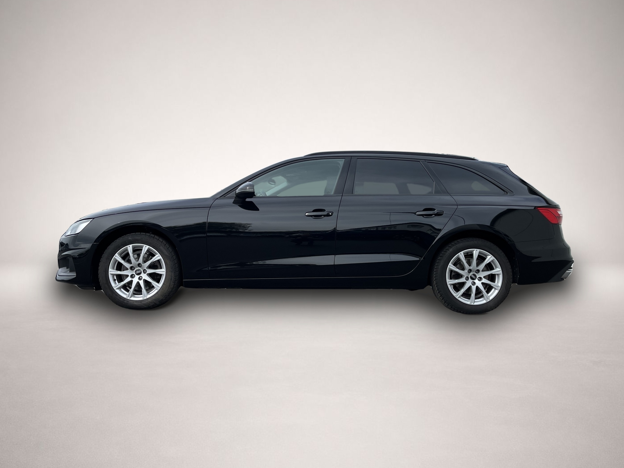 Audi A4 (08/2022, Benzin)
