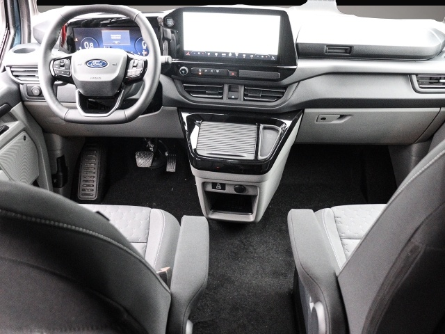 Ford Tourneo Custom (03/2026, Diesel)