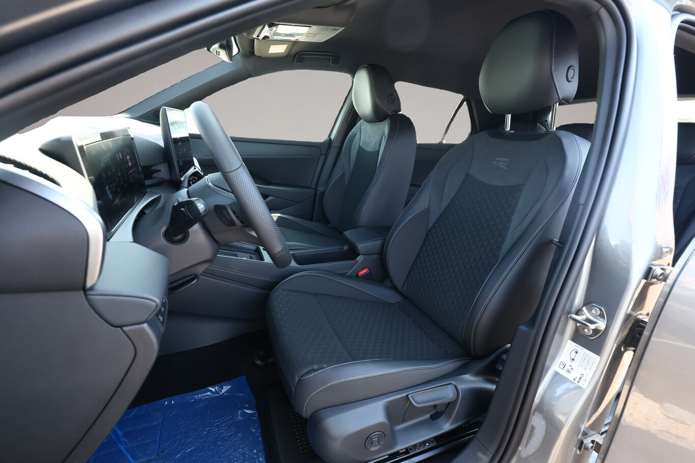 Volkswagen T-Roc (05/2026, Benzin)