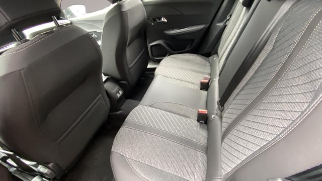 Peugeot 2008 (03/2026, Hybrid (Benzin/Elektro))