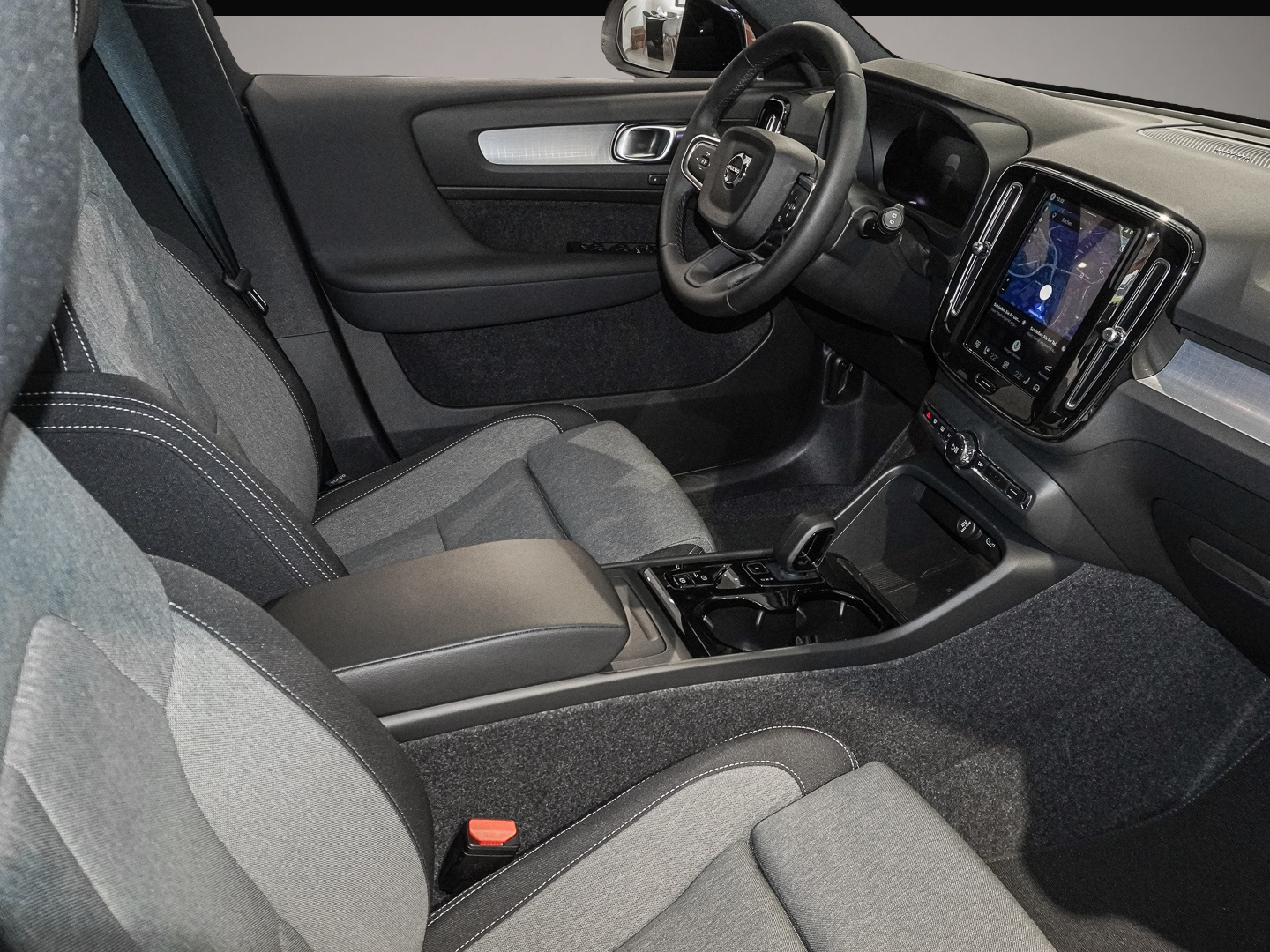 Volvo XC40 (05/2026, Benzin)