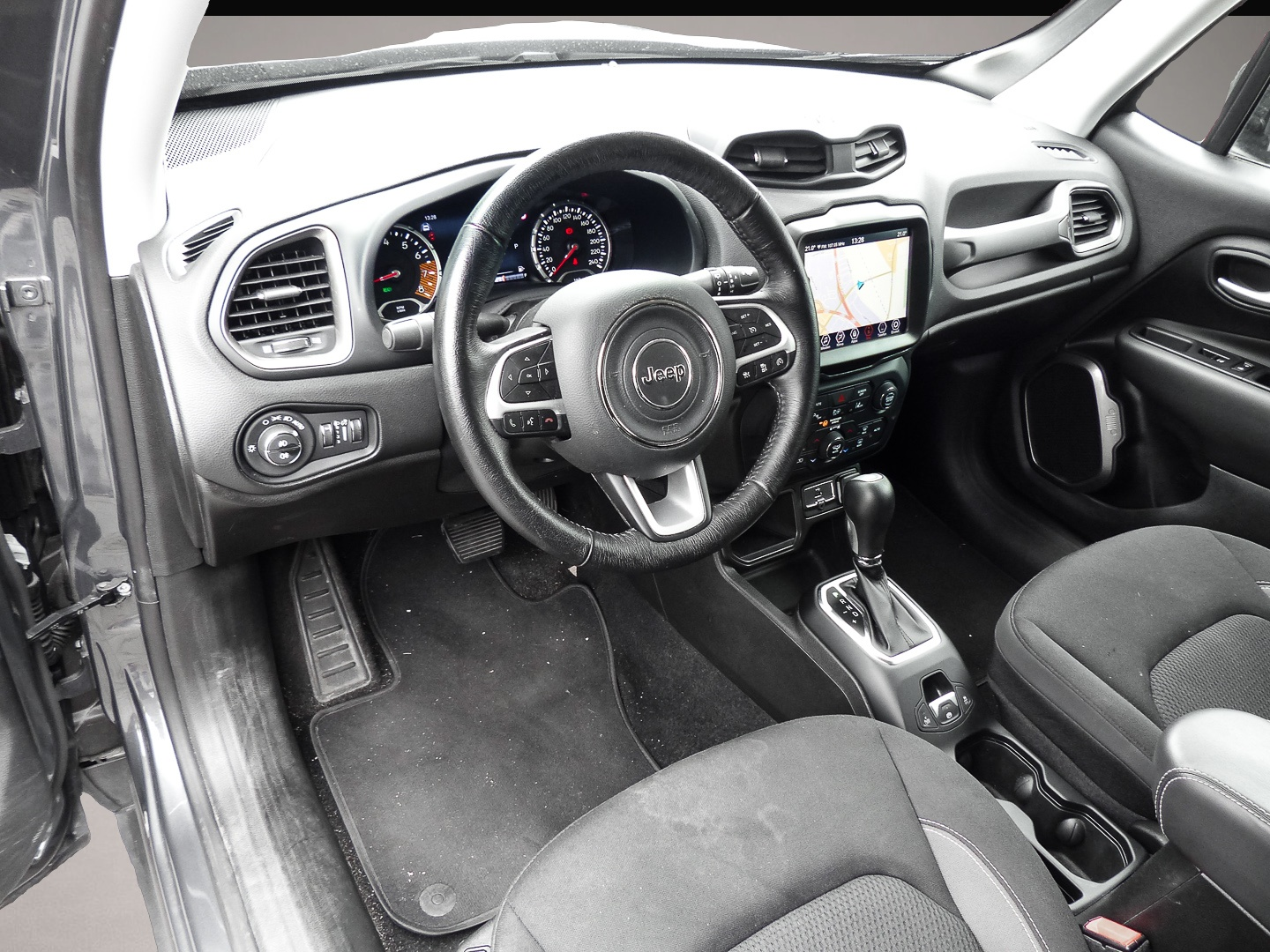 Jeep Renegade (04/2023, Benzin)