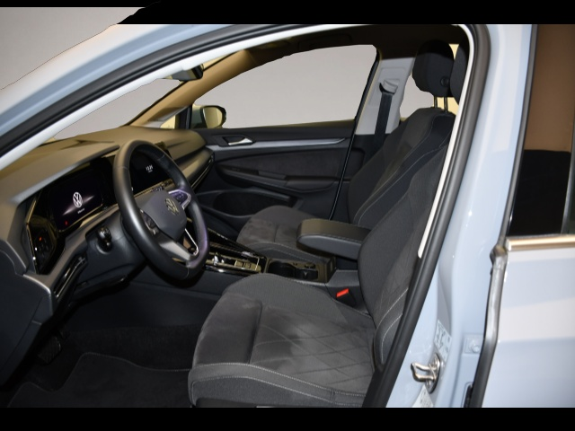 Volkswagen Golf (02/2023, Benzin)