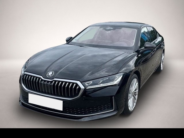 Skoda Superb (10/2025, Benzin)