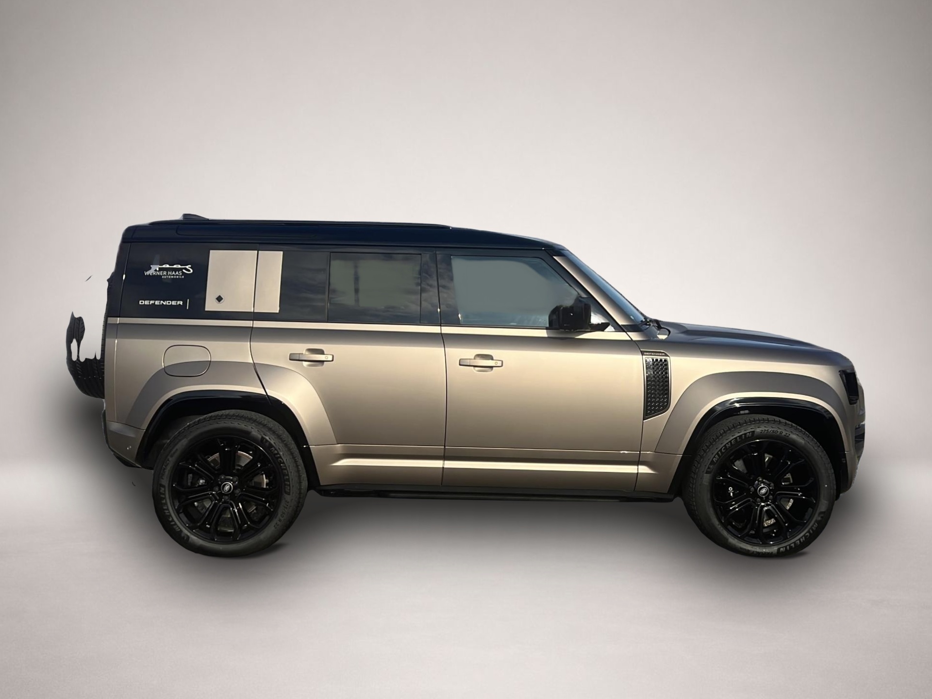 Land-Rover Defender (07/2025, Benzin)