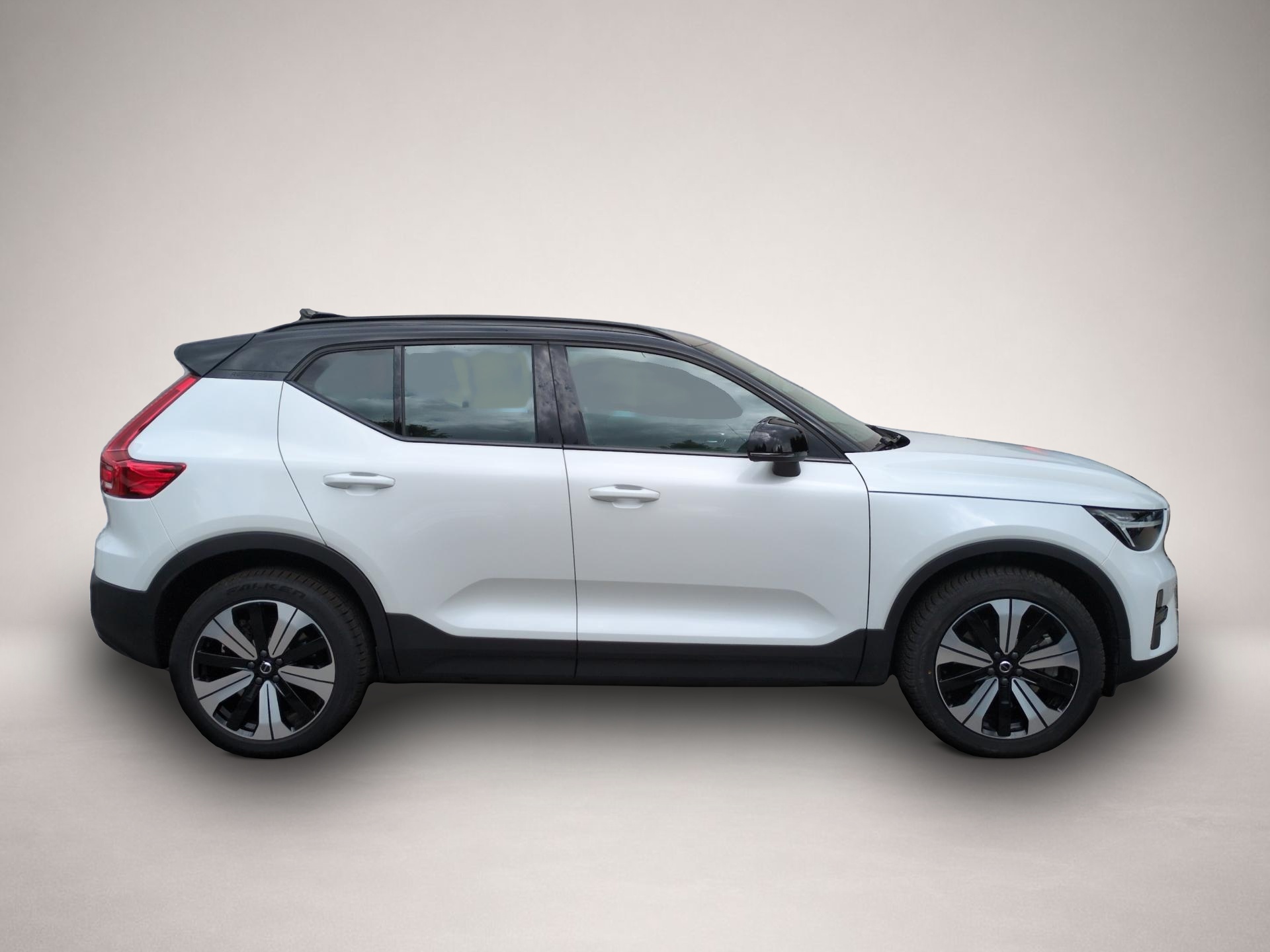 Volvo XC40 (10/2022, ELECTRIC)