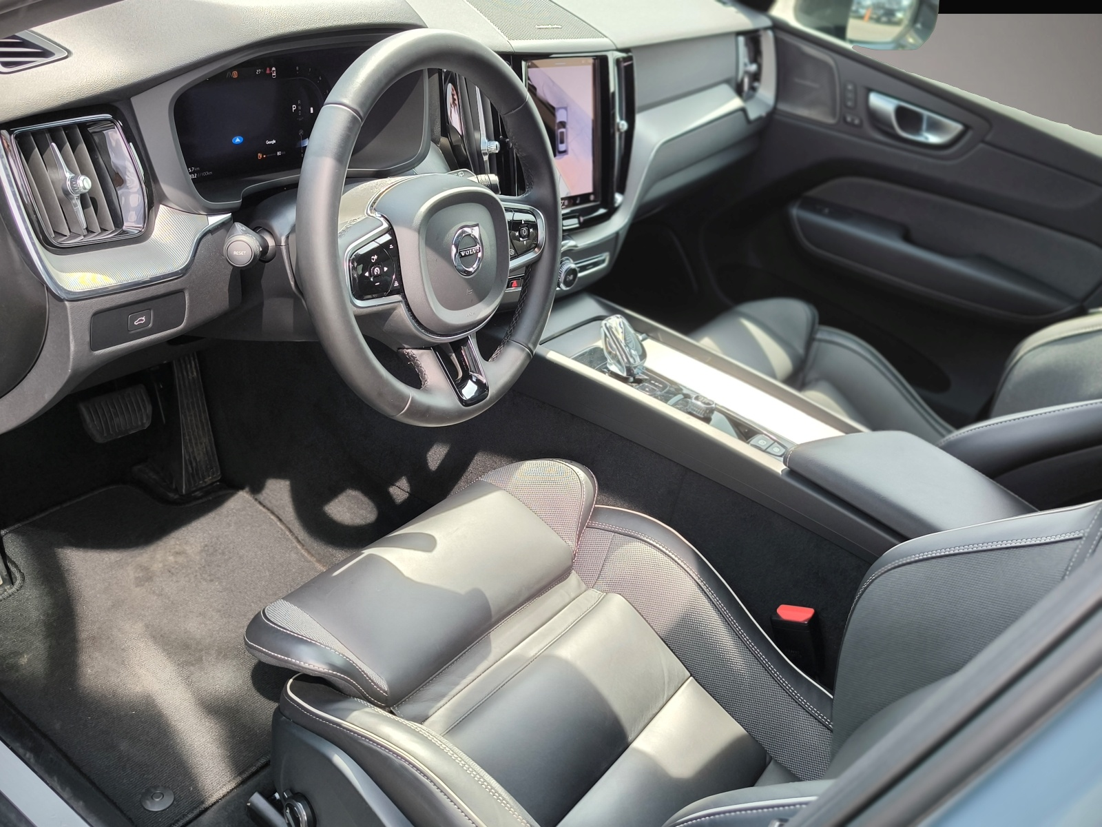 Volvo XC60 (11/2023, Benzin)