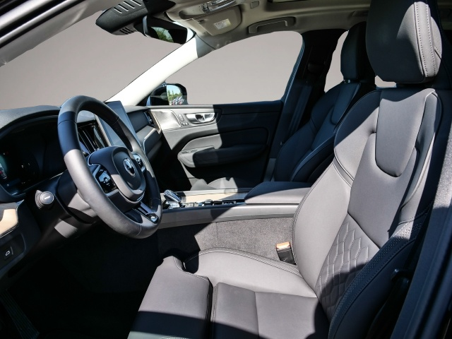 Volvo XC60 (07/2025, Benzin)