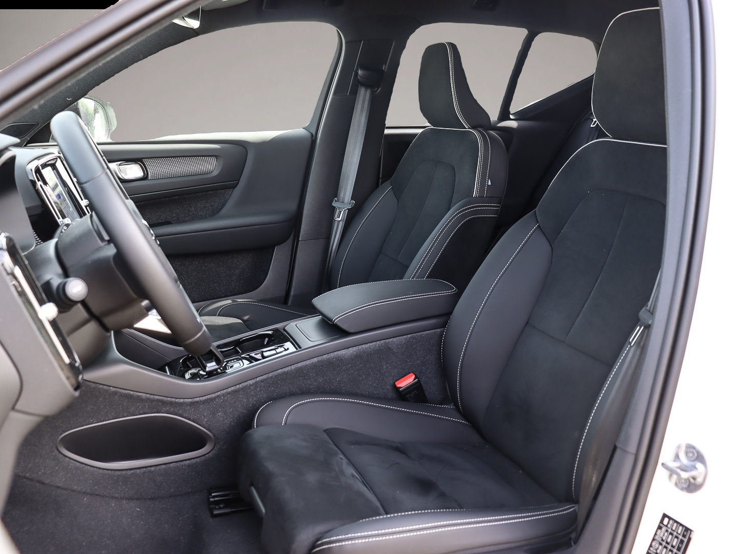 Volvo XC40 (11/2023, Benzin)