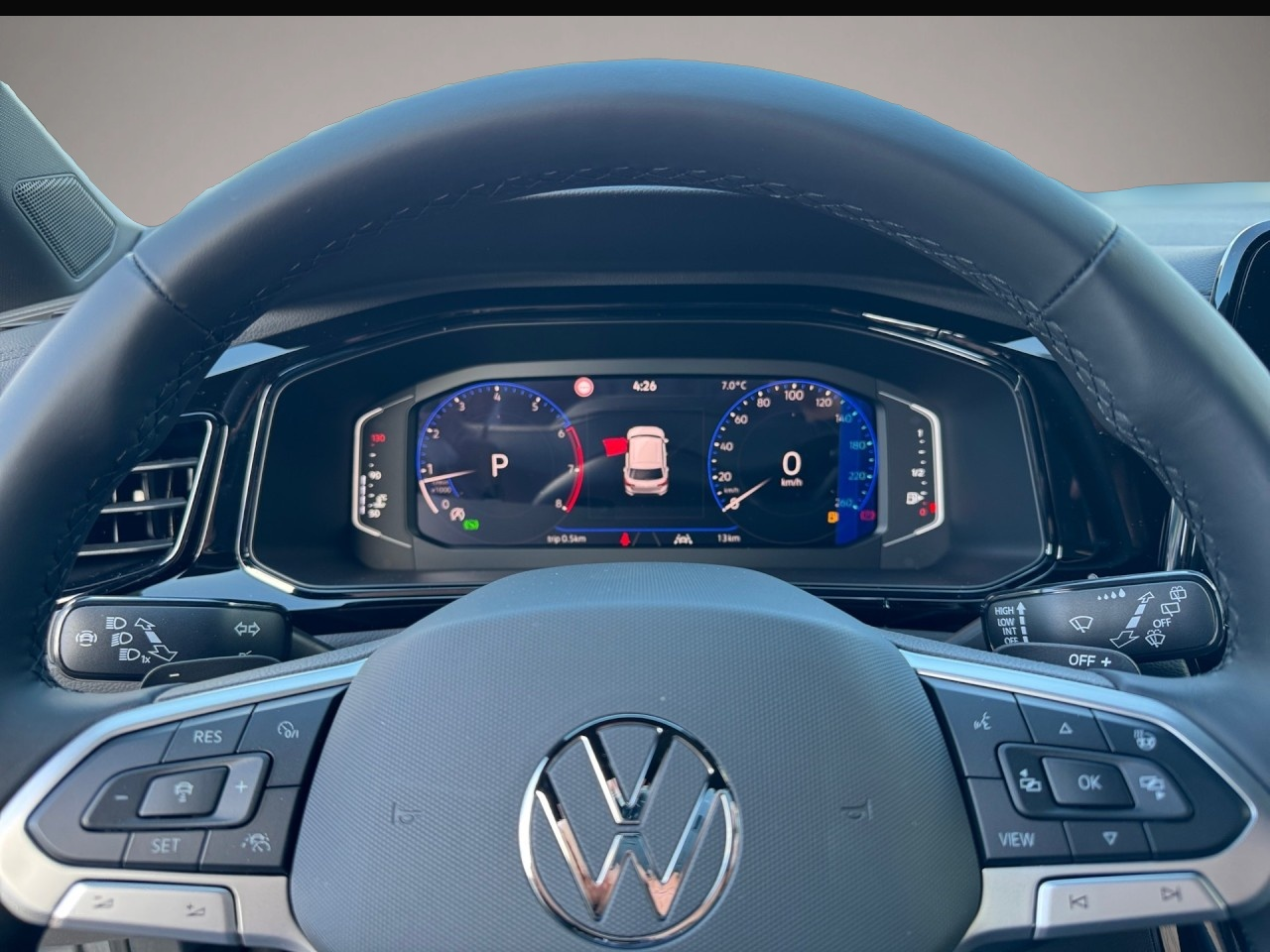 Volkswagen T-Roc (06/2025, Benzin)