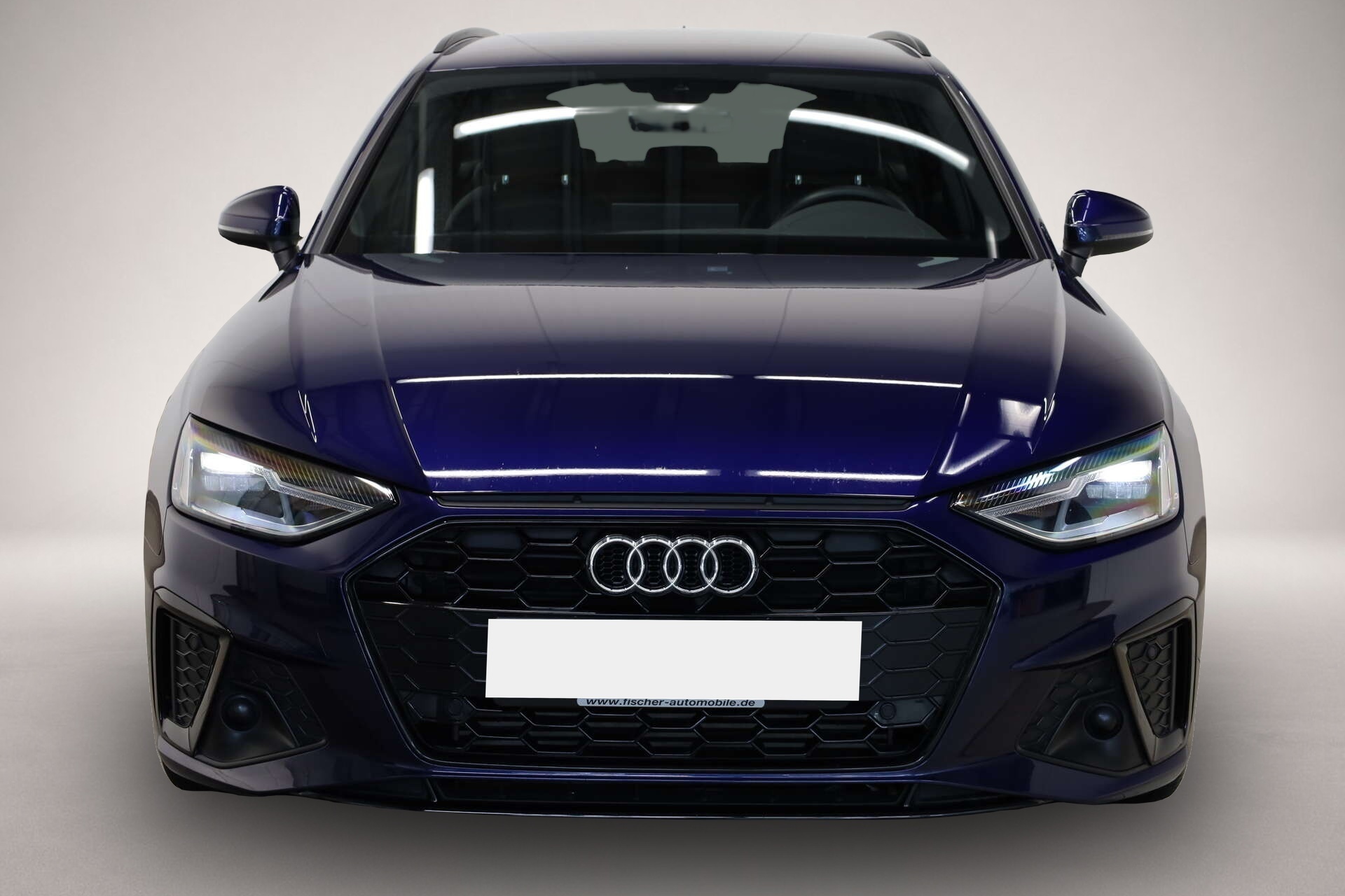 Audi A4 (04/2023, Benzin)