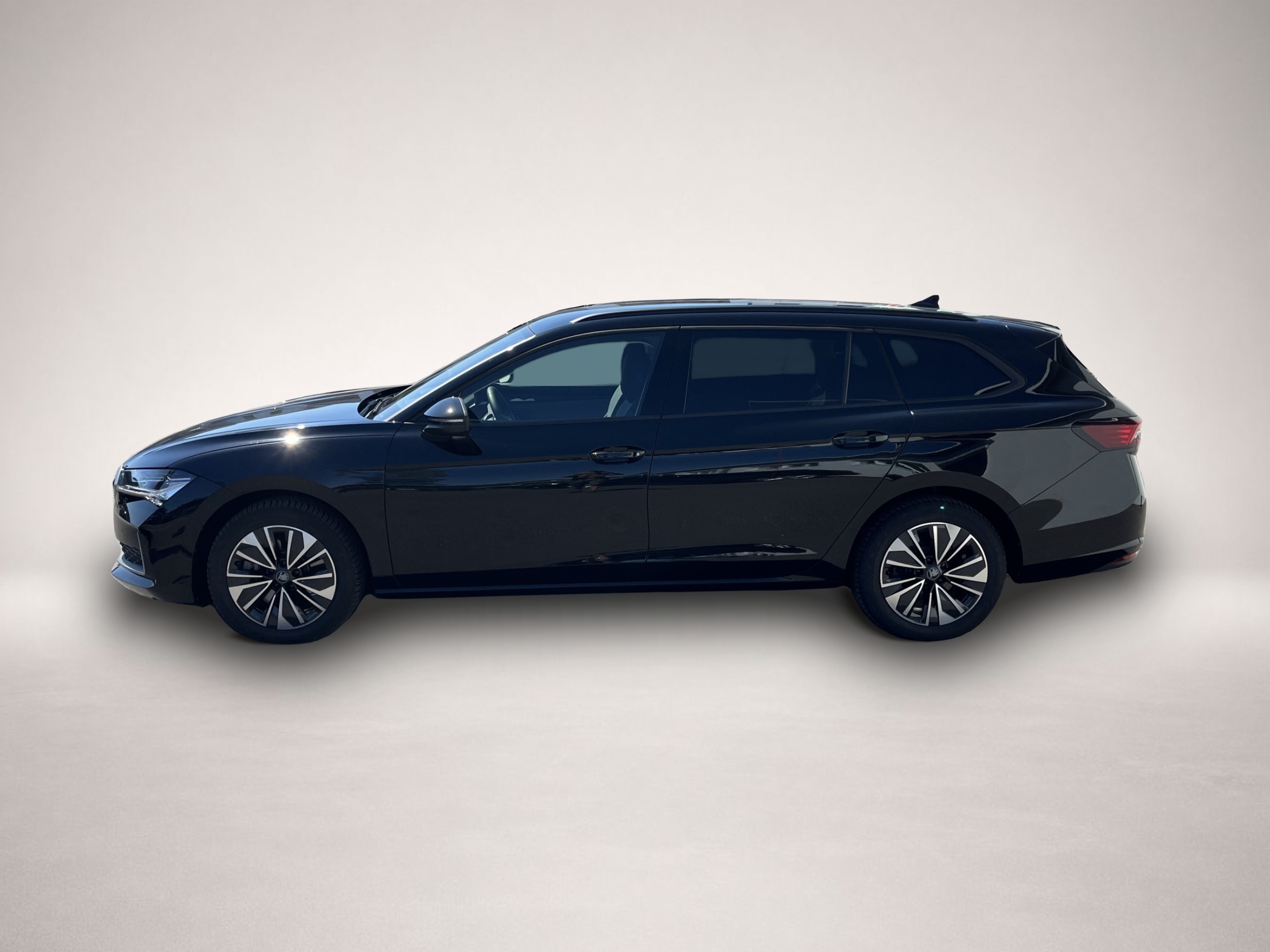 Skoda Superb (09/2025, Benzin)