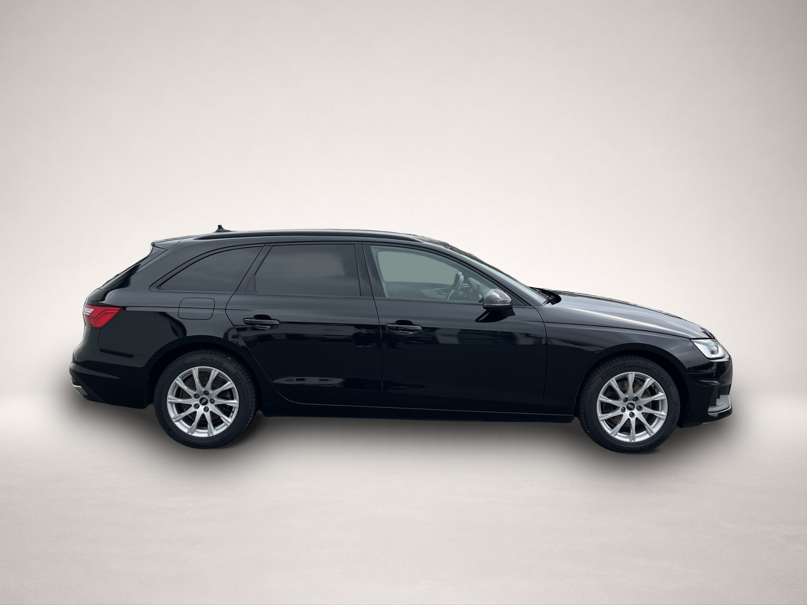 Audi A4 (08/2022, Benzin)