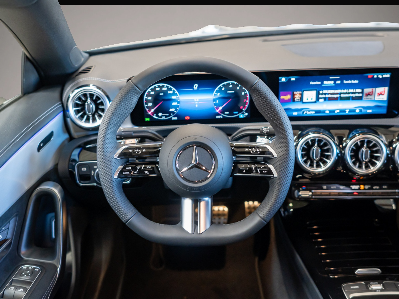 Mercedes-Benz CLA 180 (01/2026, Benzin)