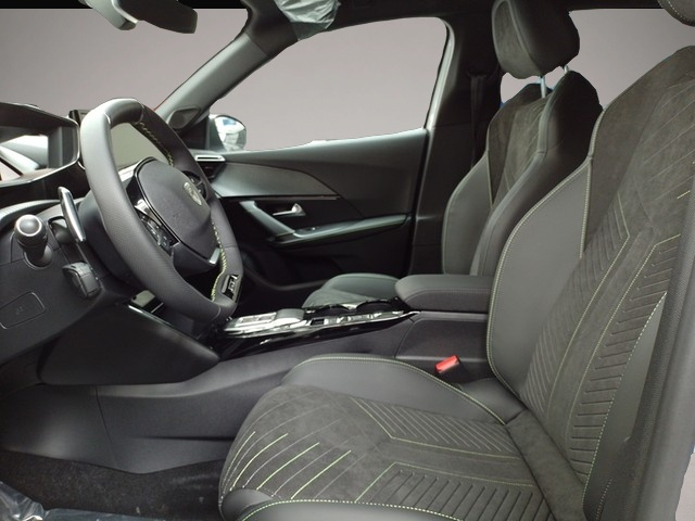 Peugeot 2008 (12/2025, Benzin)