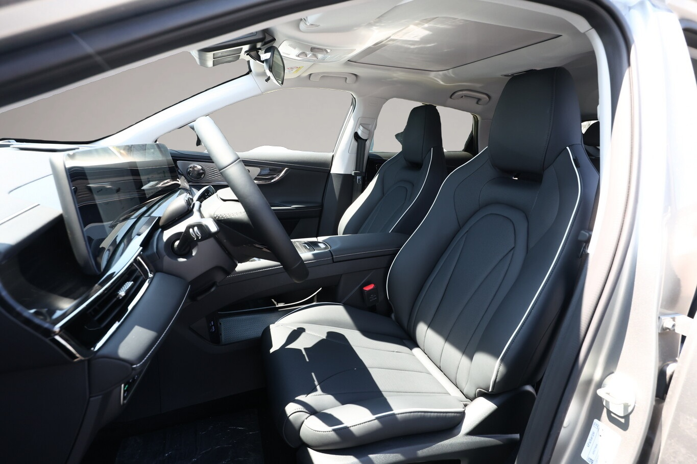 Omoda 5 EV (06/2026, ELECTRIC)