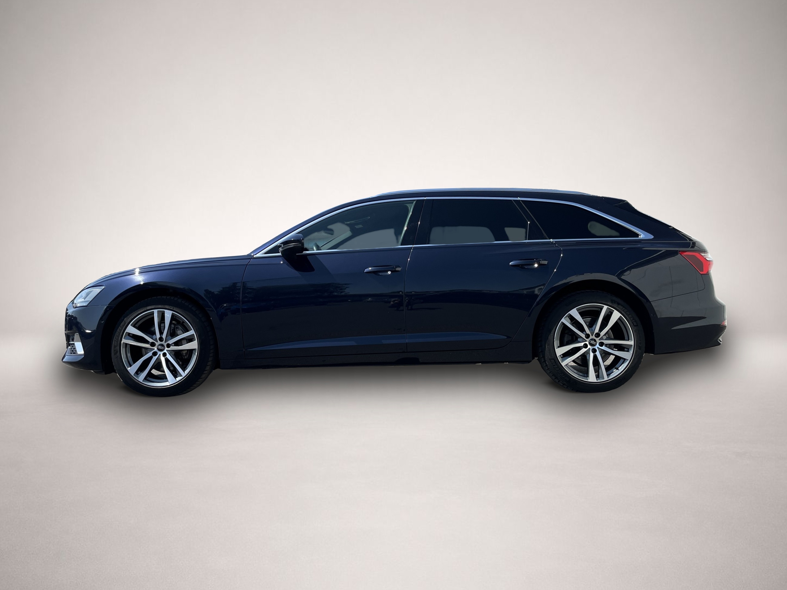 Audi A6 (09/2022, Benzin)