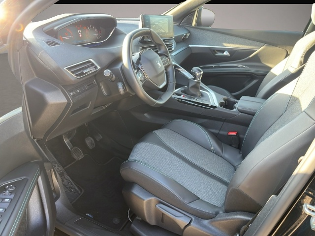 Peugeot 3008 (10/2023, Benzin)