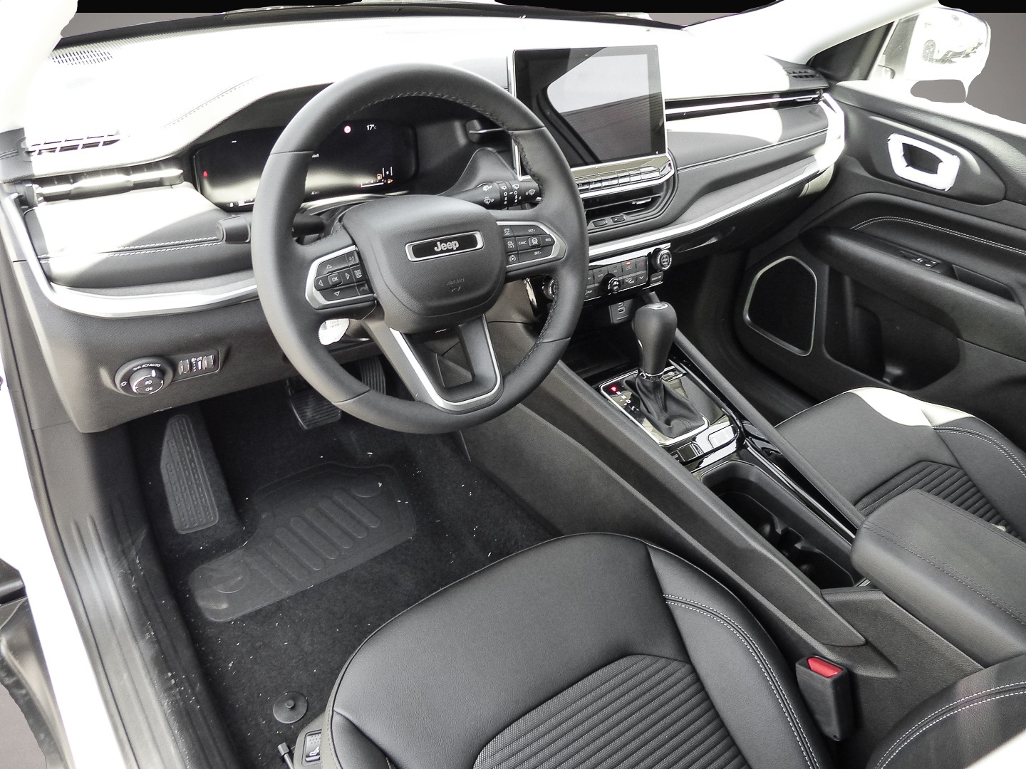 Jeep Compass (06/2023, Benzin)