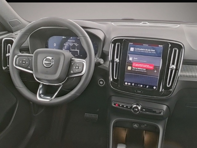 Volvo XC40 (04/2025, Benzin)