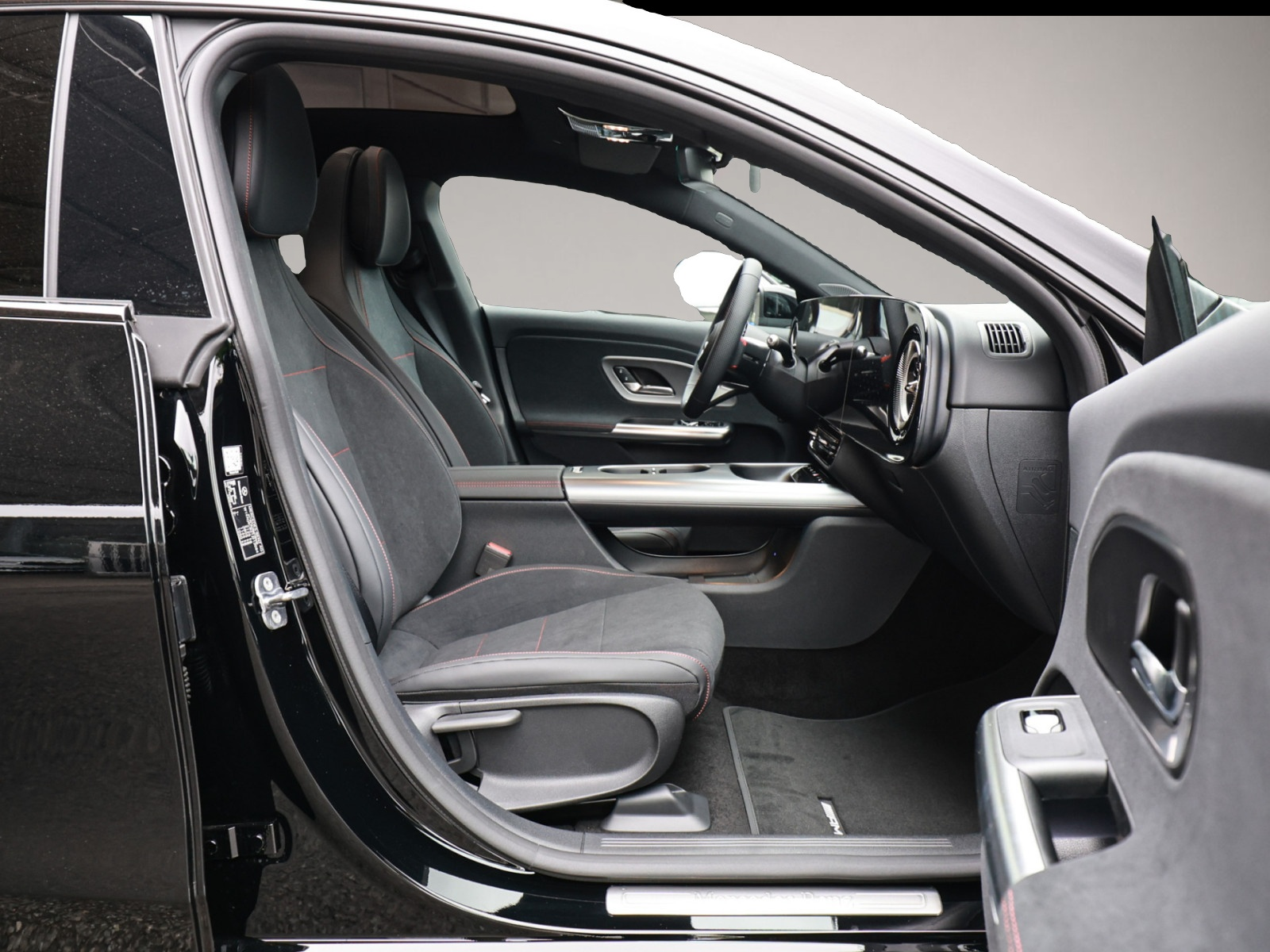 Mercedes-Benz CLA 180 (04/2026, Benzin)