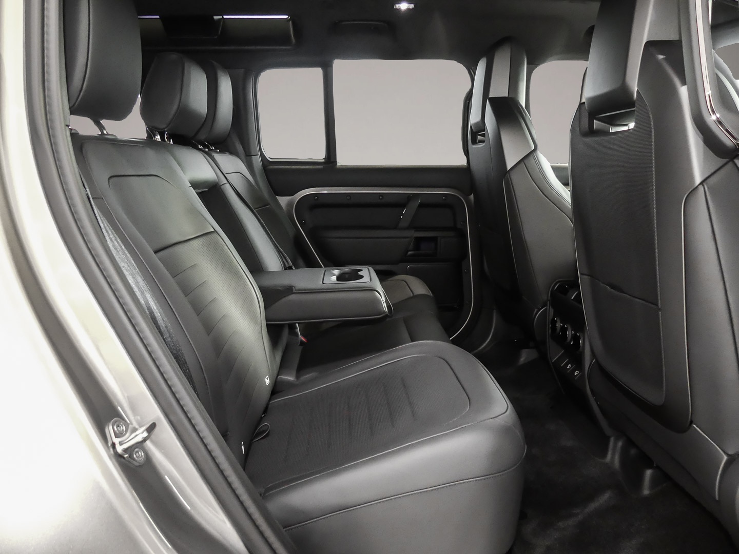 Land-Rover Defender (02/2026, Benzin)