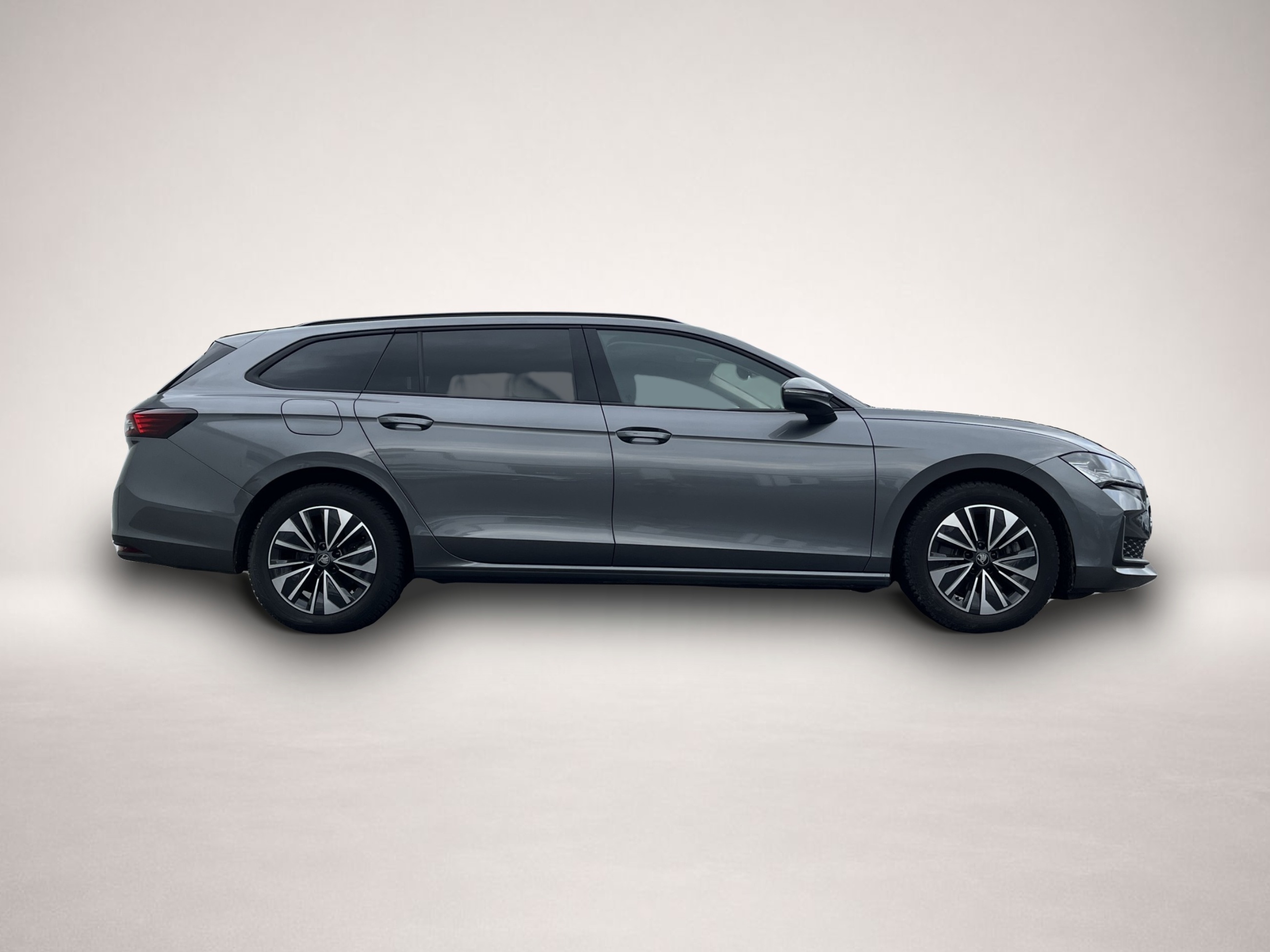 Skoda Superb (09/2025, Benzin)