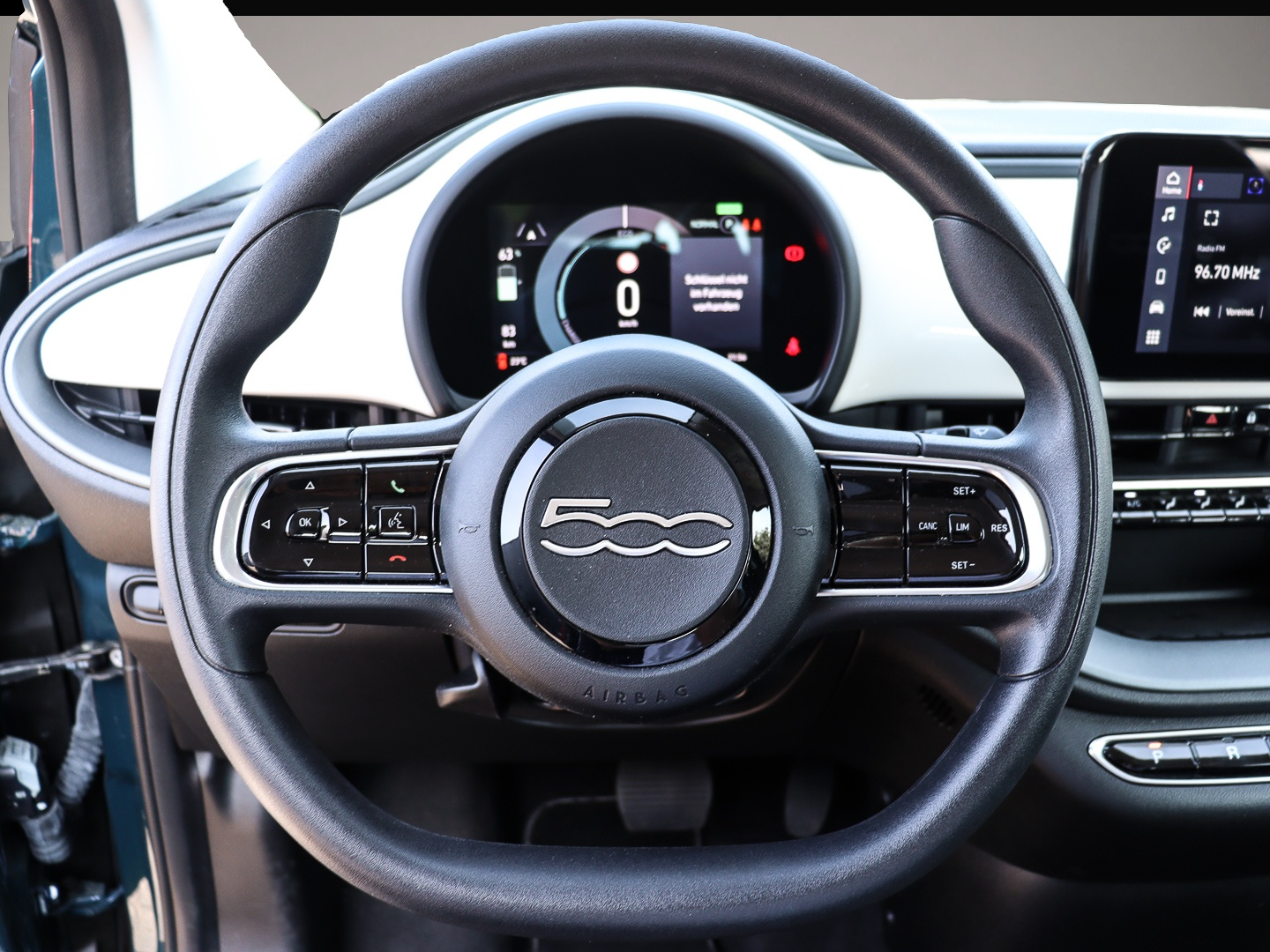 Fiat 500e (04/2023, ELECTRIC)