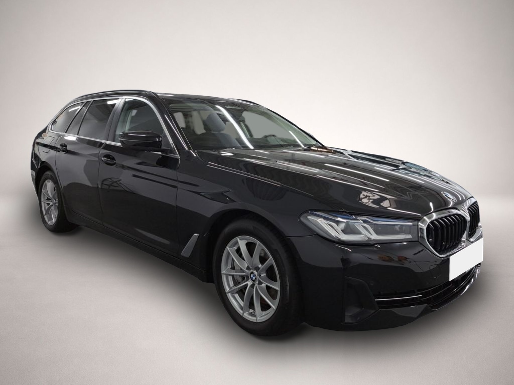 BMW 530 (03/2023, )