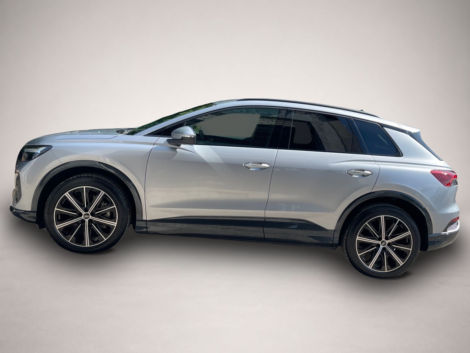 Audi Q4 e-tron (09/2025, ELECTRIC)