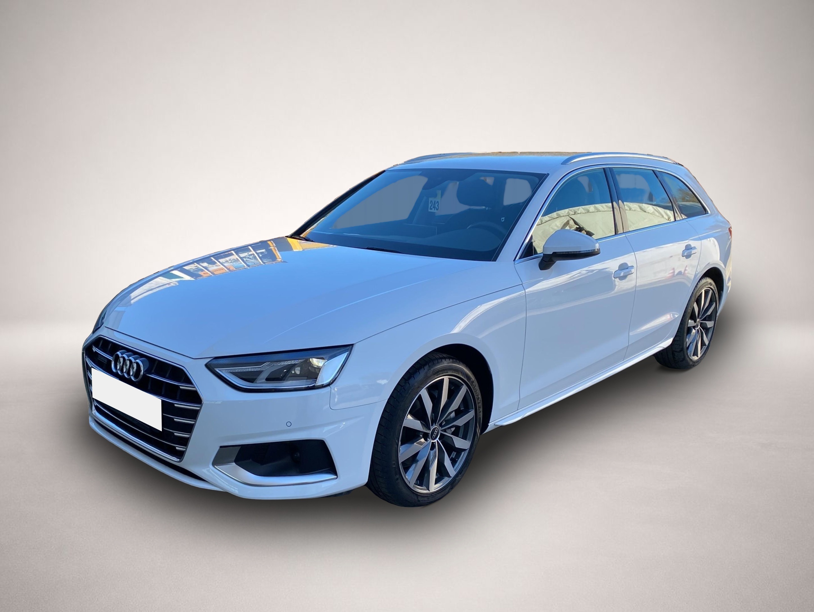 Audi A4 (01/2023, Benzin)