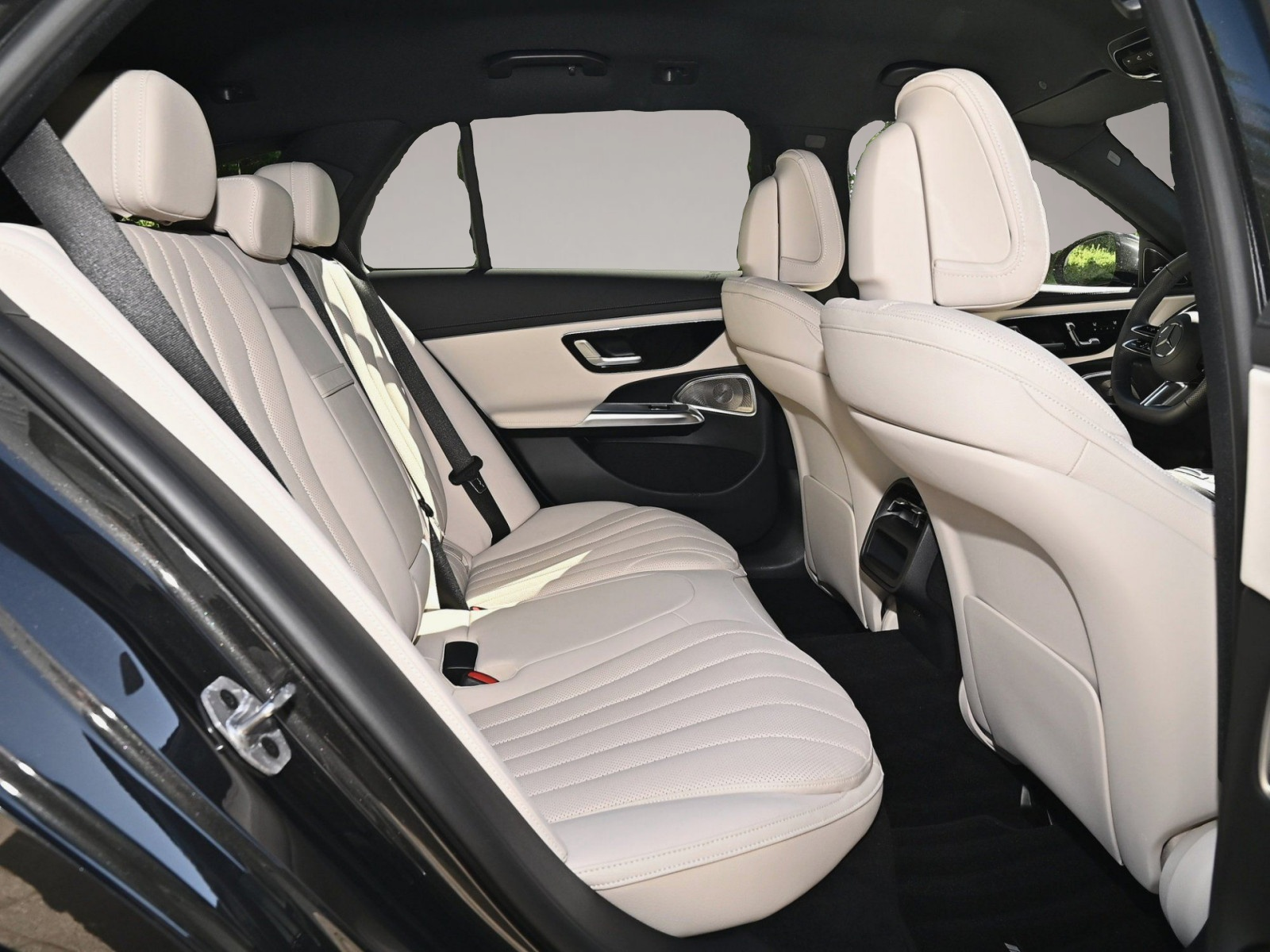 Mercedes-Benz E 300 (02/2025, Hybrid (Benzin/Elektro))