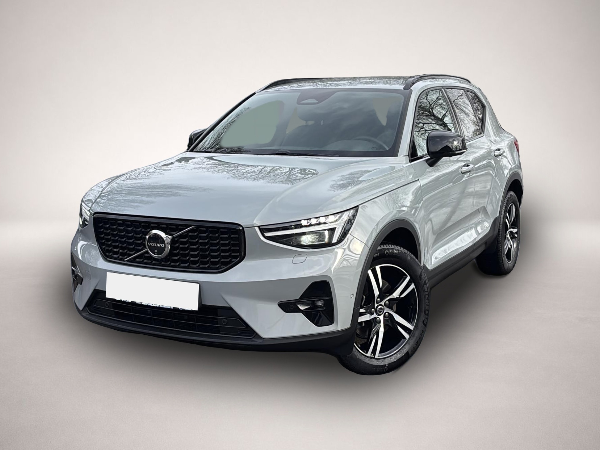 Volvo XC40 (06/2025, Benzin)
