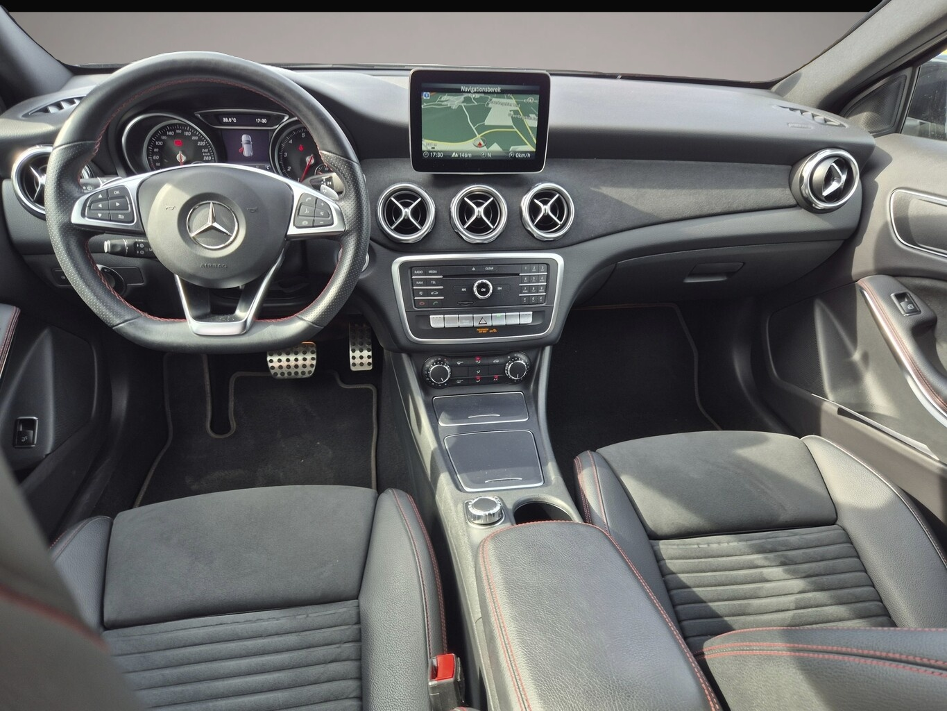 Mercedes-Benz GLA 180 (11/2019, )