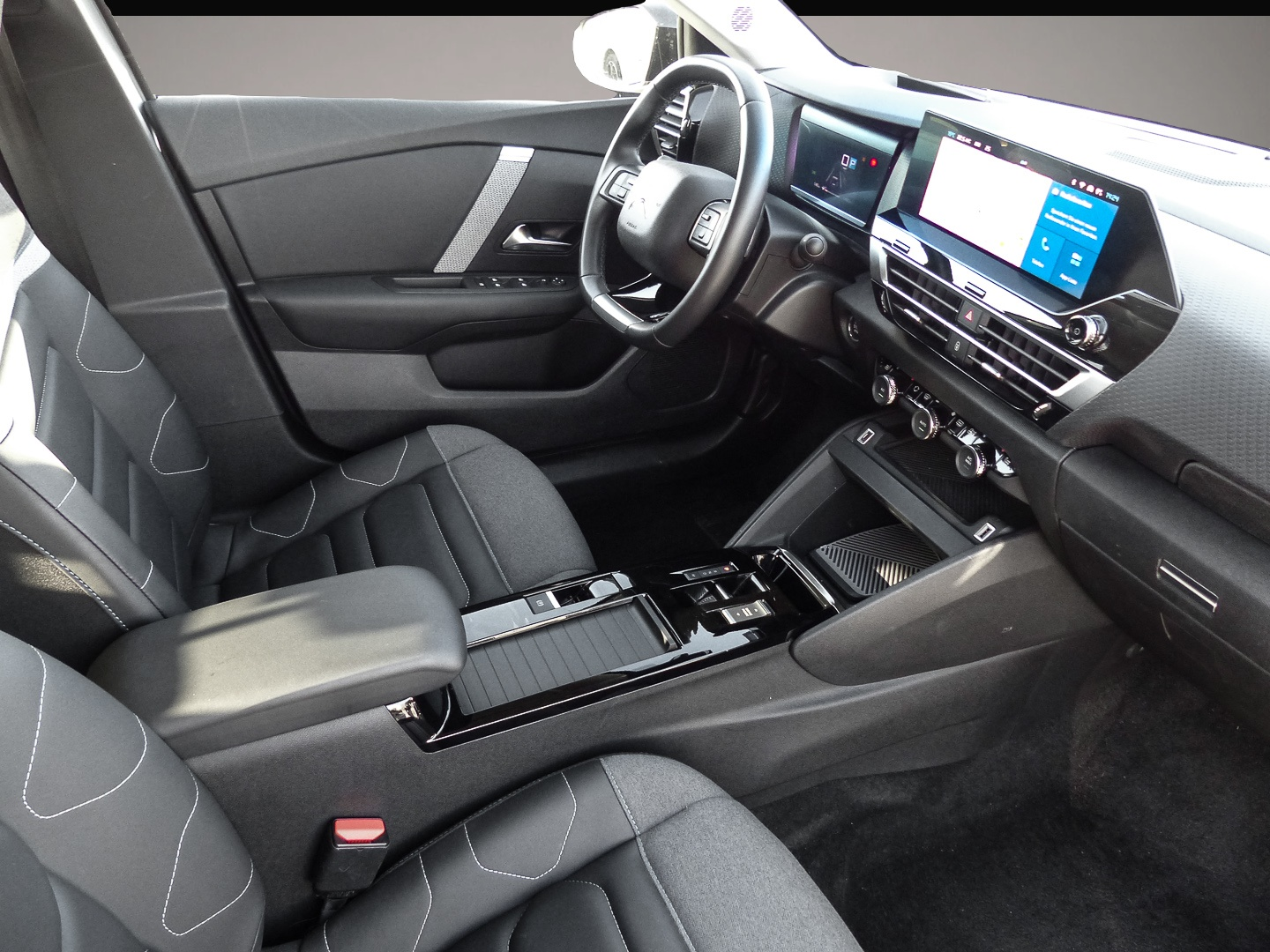 Citroen C4 (11/2023, Benzin)
