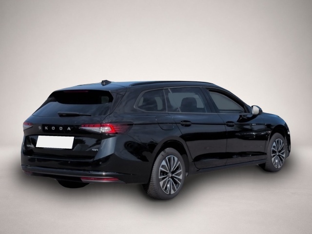 Skoda Superb (12/2025, Benzin)