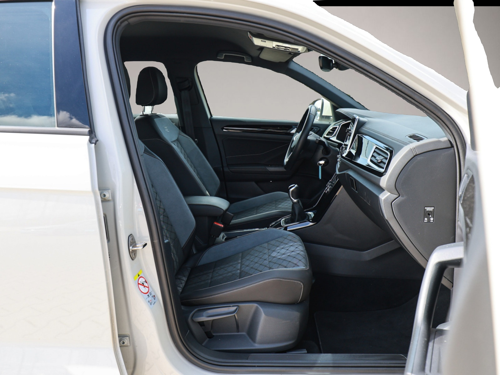 Volkswagen T-Roc (03/2024, Benzin)