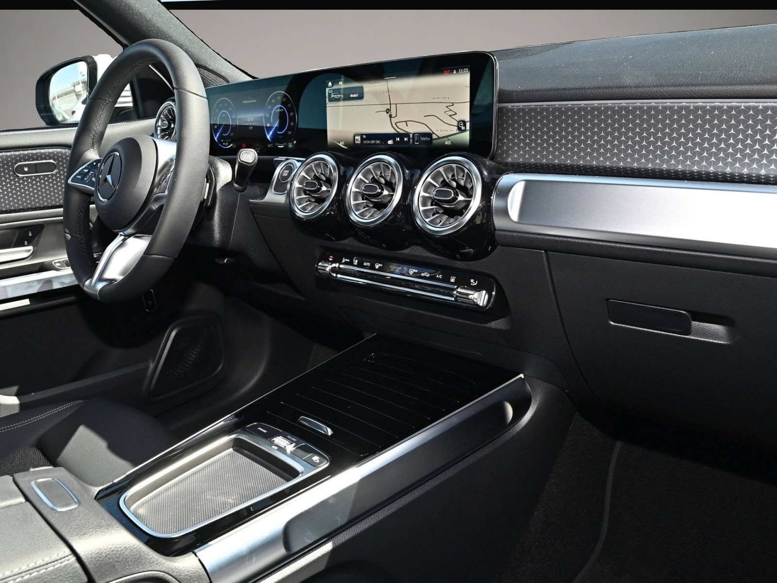 Mercedes-Benz EQB (03/2026, ELECTRIC)
