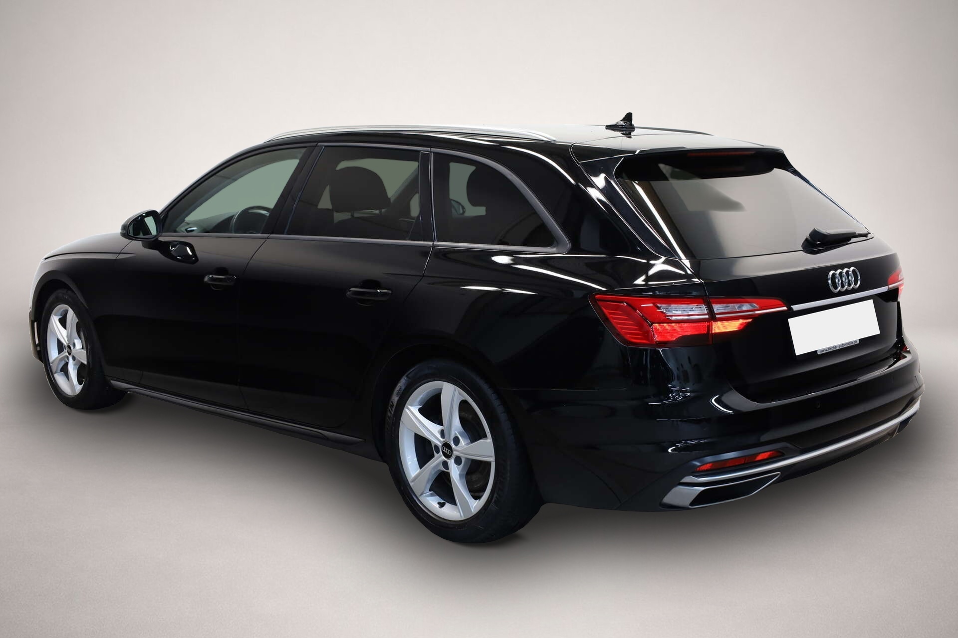 Audi A4 (10/2023, Benzin)