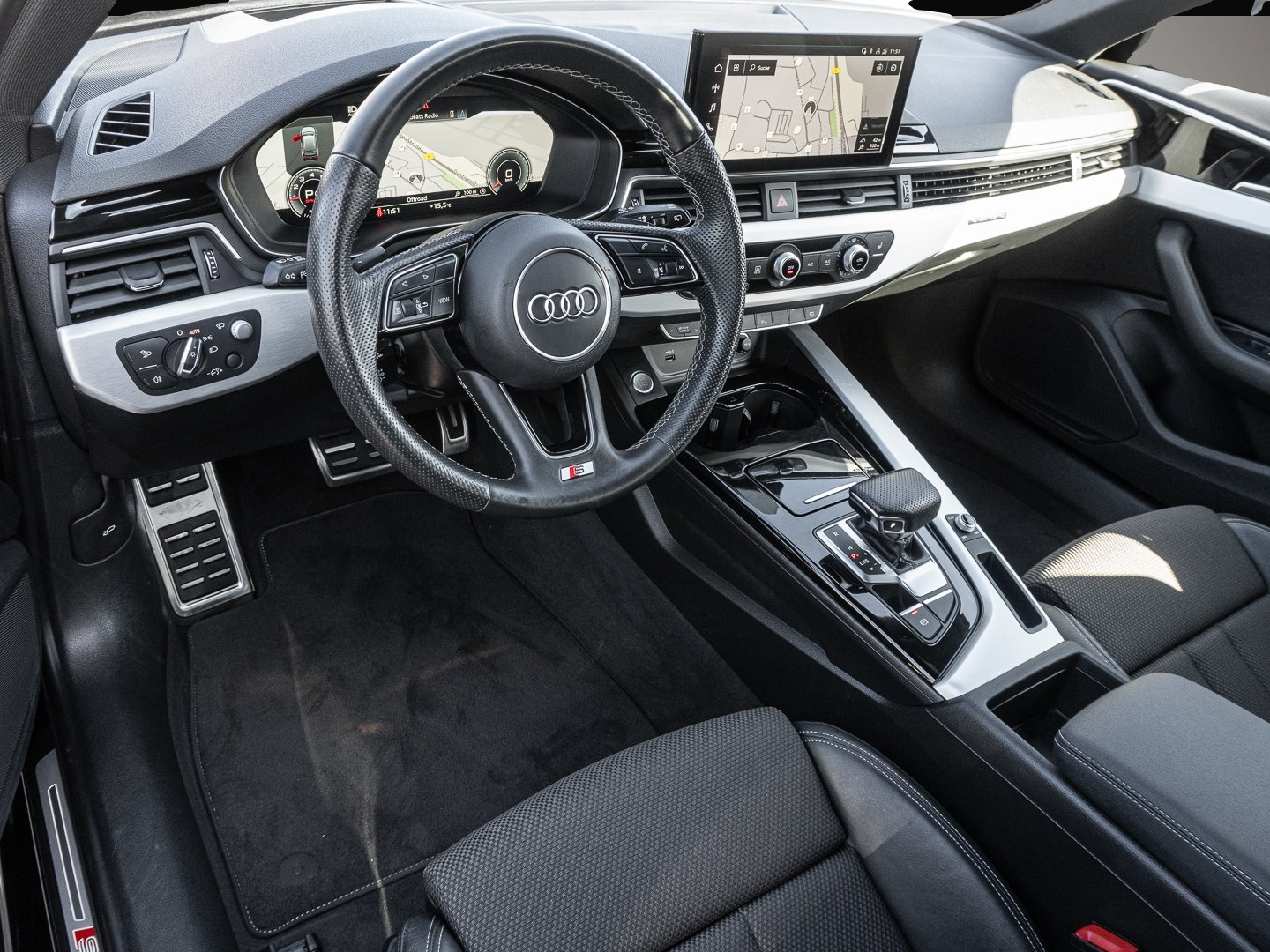 Audi A4 (11/2022, Benzin)