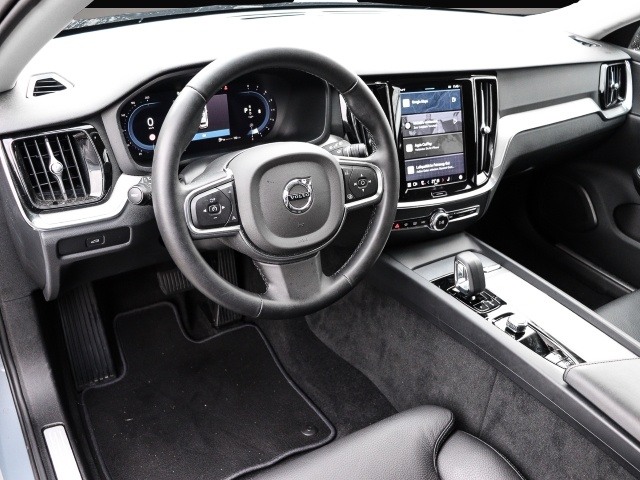 Volvo V60 (06/2024, Benzin)