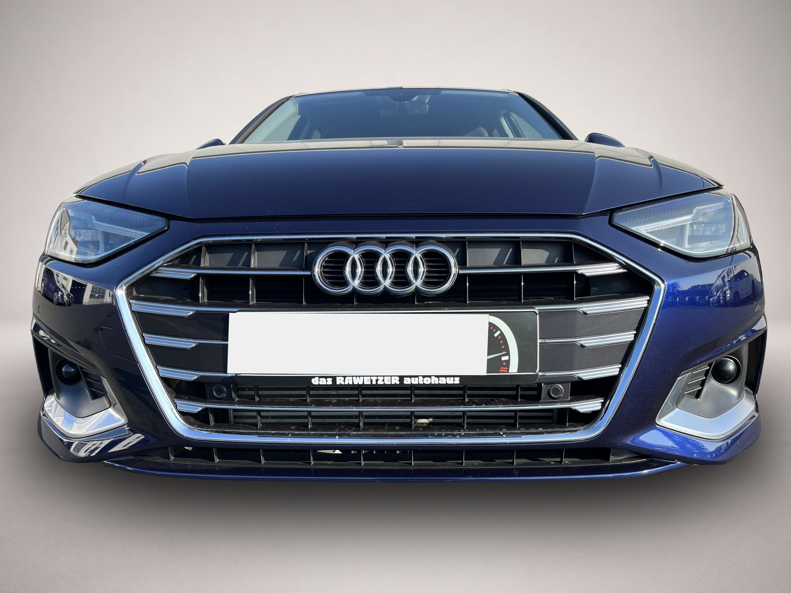 Audi A4 (03/2023, Benzin)