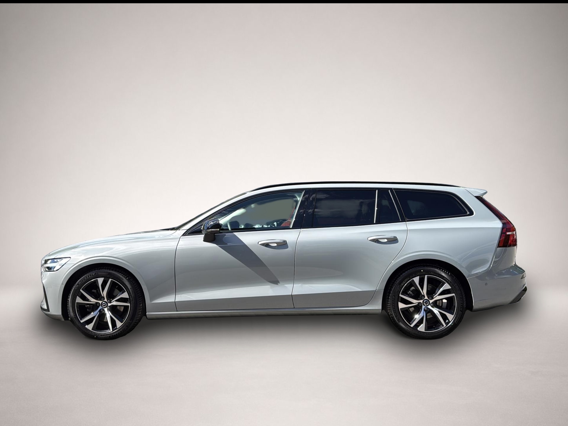 Volvo V60 (08/2025, Benzin)