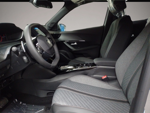 Peugeot 2008 (05/2025, Benzin)
