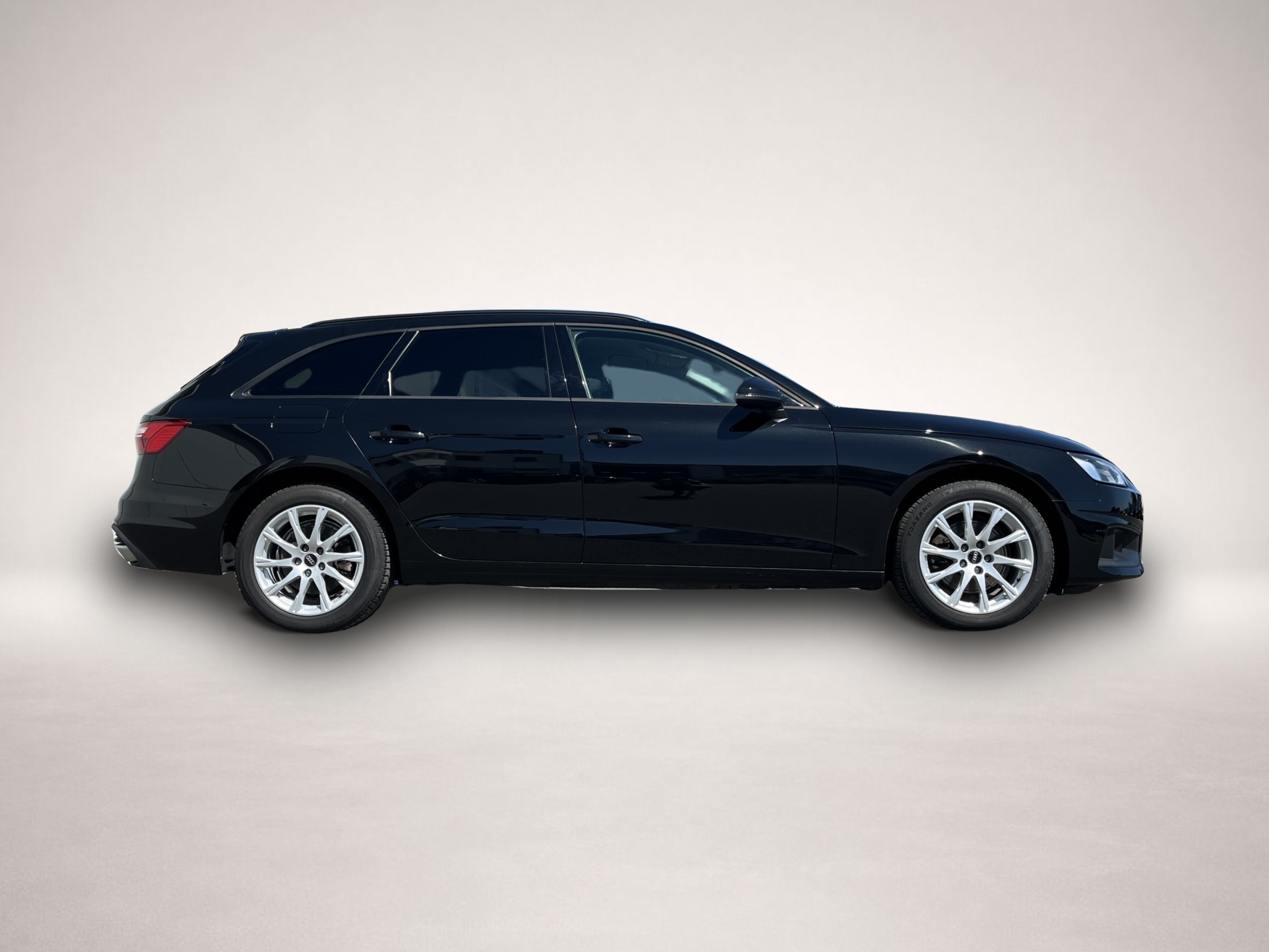 Audi A4 (09/2022, Benzin)