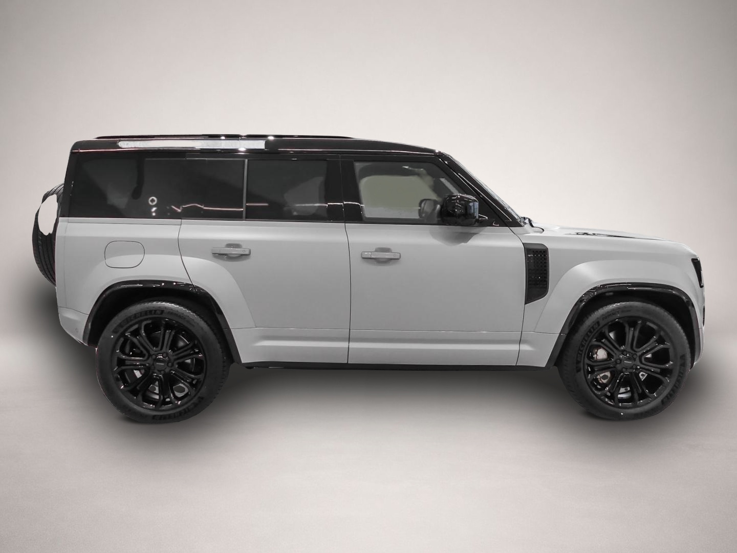 Land-Rover Defender (02/2026, Benzin)