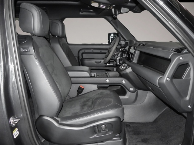 Land-Rover Defender (03/2023, Benzin)